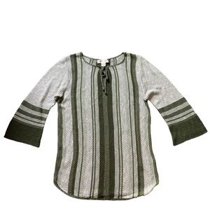 🌸.  #530-49- Christopher banks: long  sweater